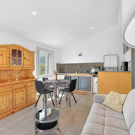Holiday home Location Les Iris *