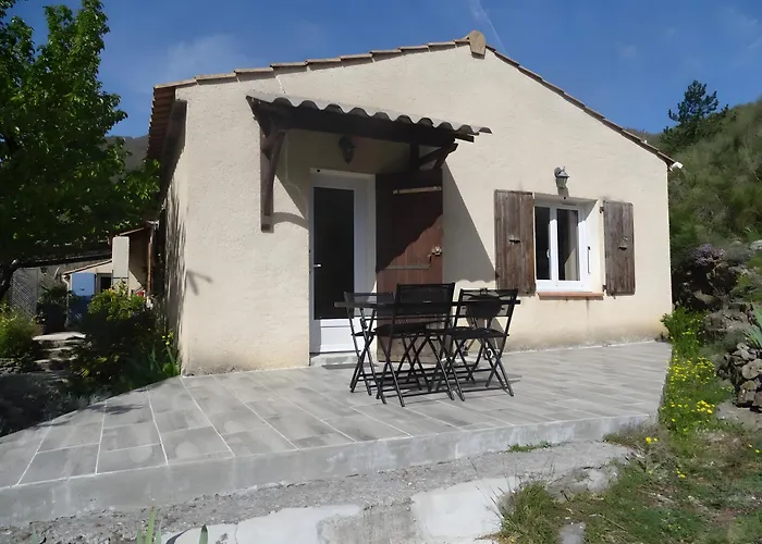 Holiday home Location Les Iris La Robine-Sur-Galabre